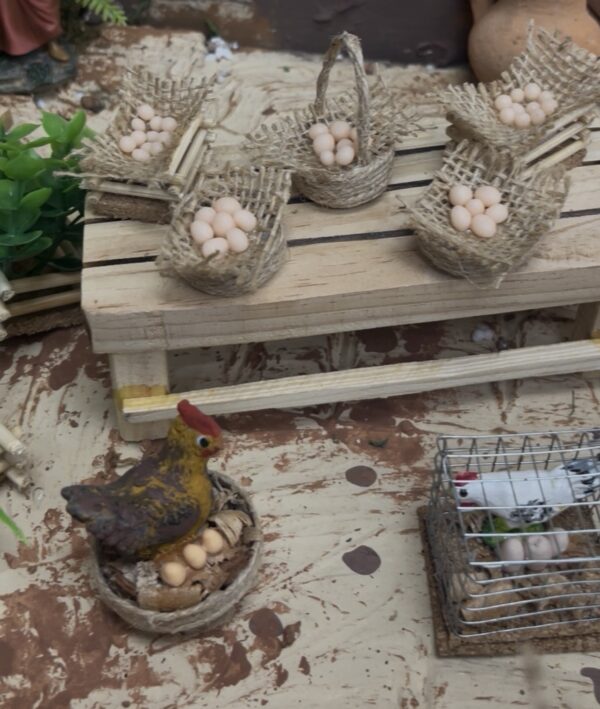 Puesto de venta de gallinas y huevos